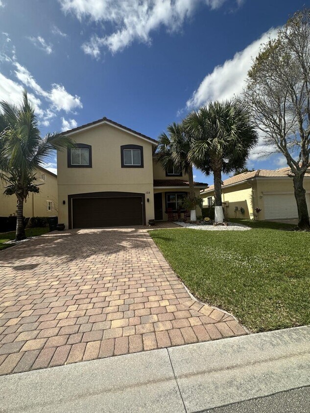 135 Two Pine Dr West Palm Beach, FL 33413 Alquileres en West Palm