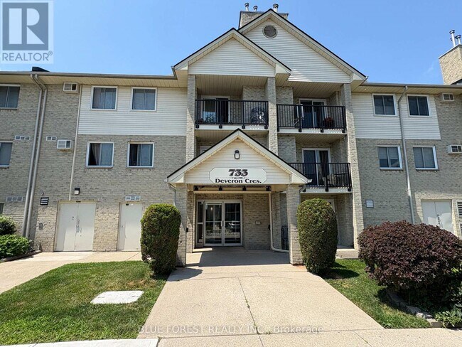 Photo du bâtiment - 733-733 Deveron Crescent