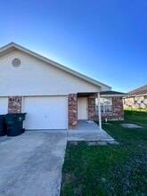 Building Photo - 501 Manhattan Dr