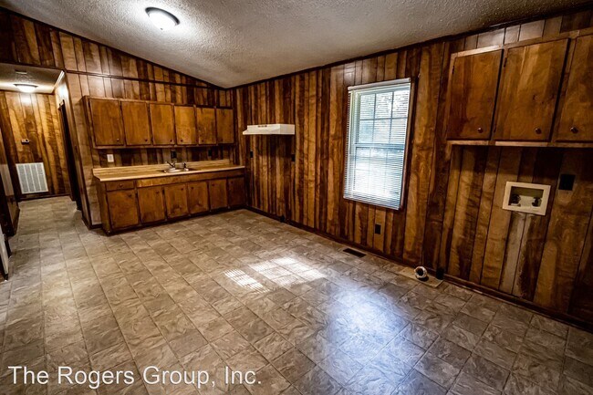 Foto del edificio - 3 br, 1 bath House - 936-B S. Main St