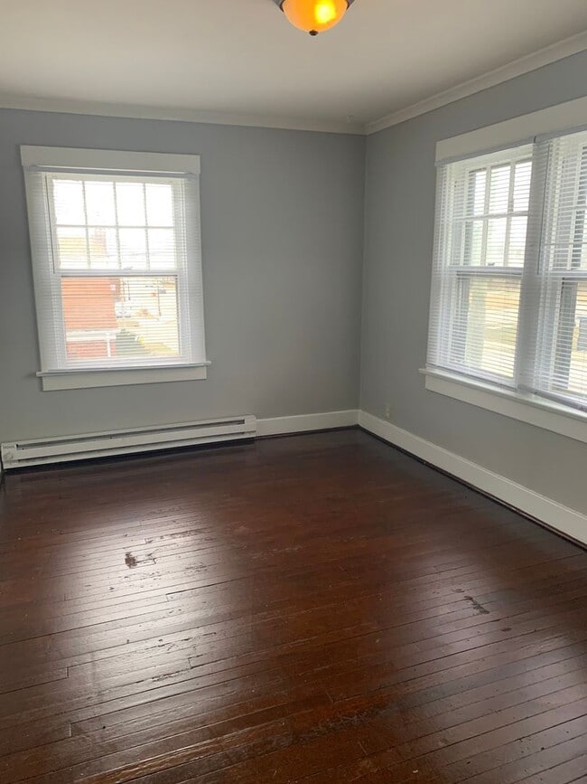 Building Photo - 1814 E Pontiac St