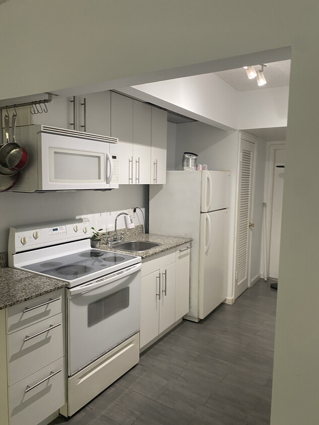 Foto principal - 638 NW 13th St