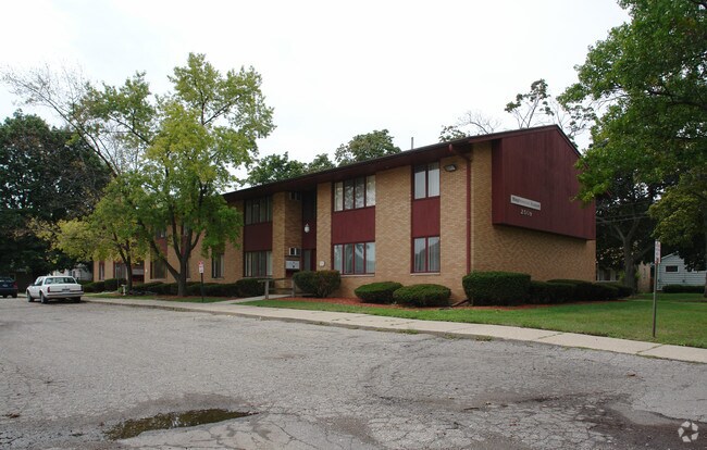 Building Photo - Maplewood Manor Apartments