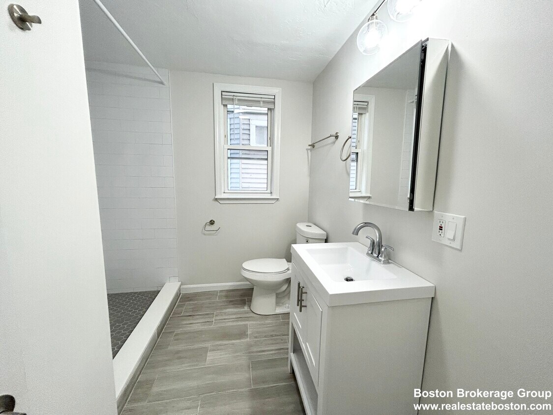 Foto principal - 155 E Cottage St