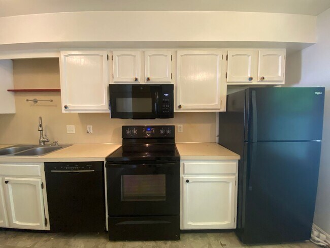 Foto del edificio - Charming 2 BR / 1.5 Townhome in Lancaster City Coming Soon
