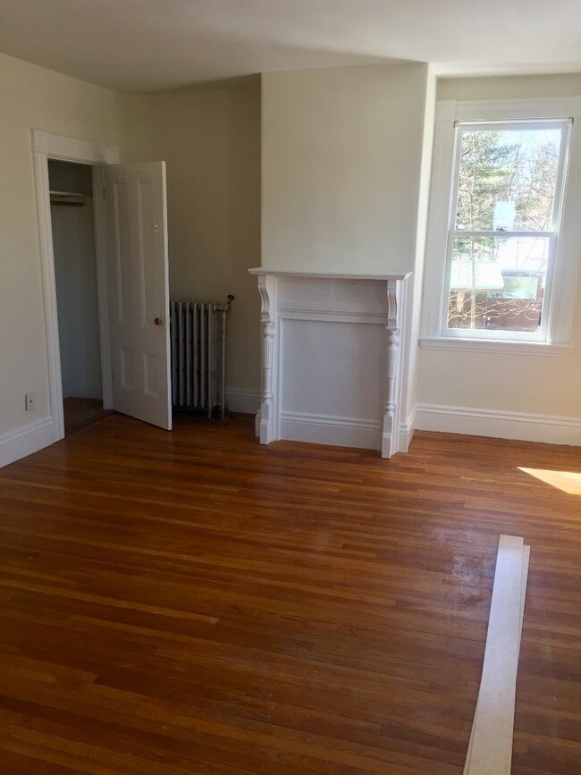 Building Photo - 52 Pleasant St