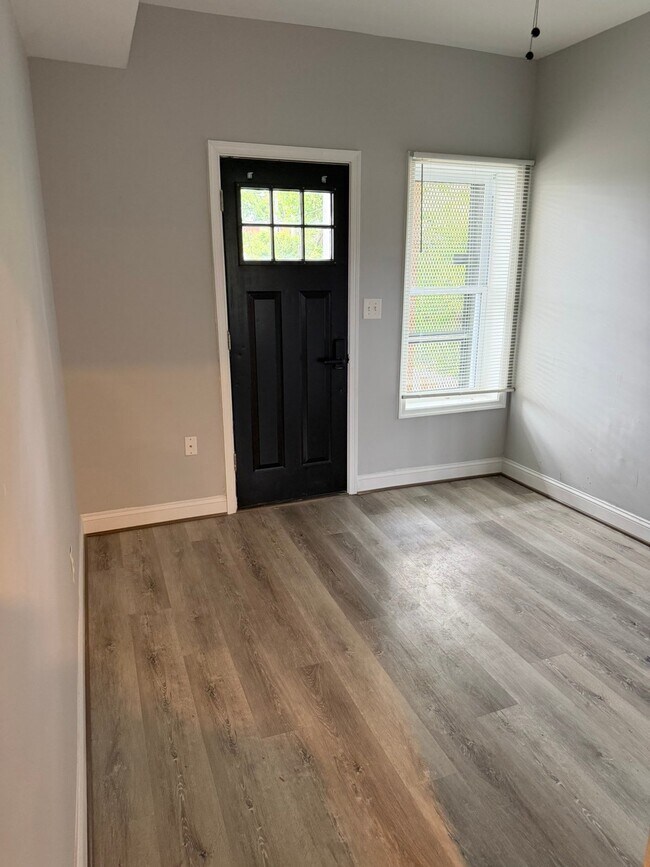 Foto del edificio - 716 E 23rd St