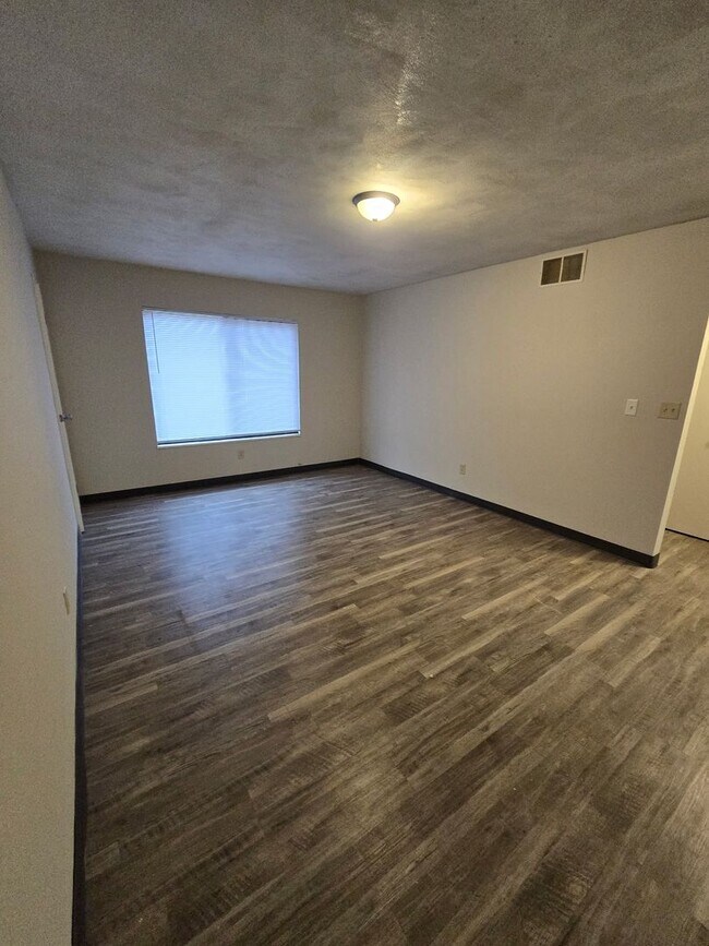 Foto del edificio - 5201 S Brooks Dr