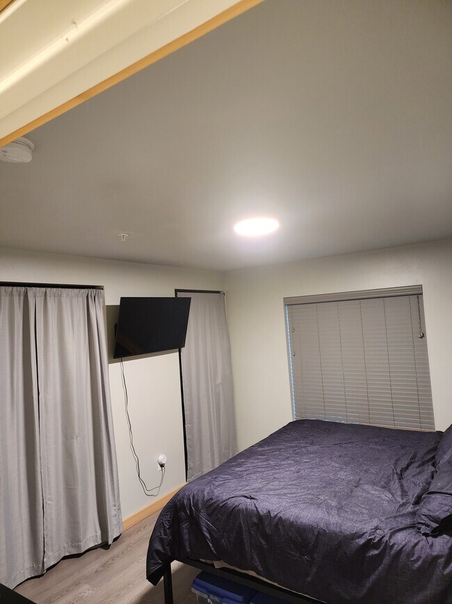 Master Bedroom - 280 E Lorene St
