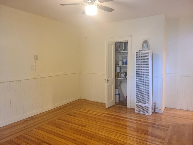 Building Photo - 239 Cowden St