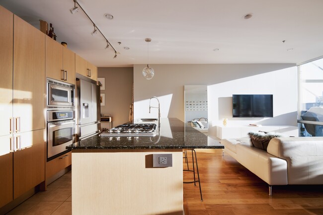 Kitchen - 653 N Kingsbury St
