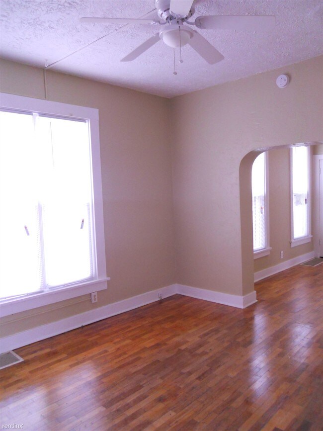 Foto del edificio - 800 College Ave NE