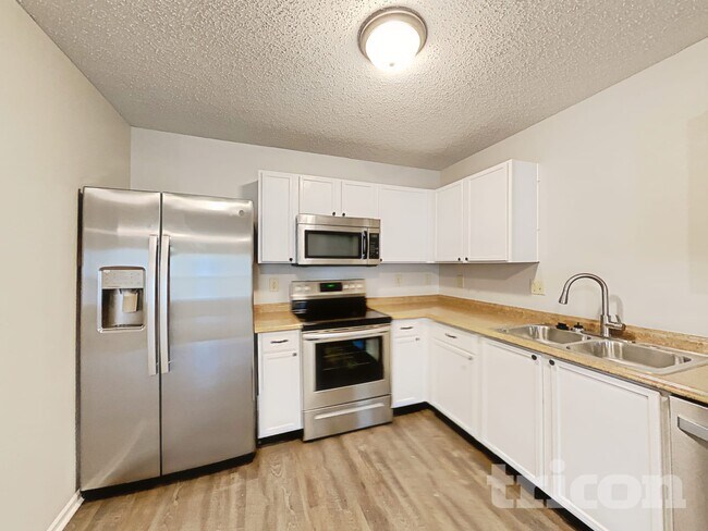 Foto del edificio - 773 Fern St