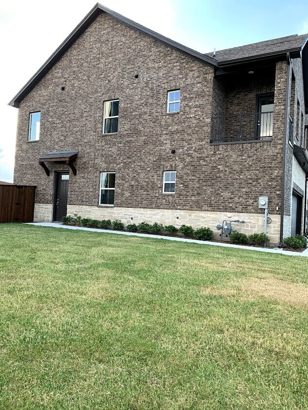 Primary Photo - 4901 Oak Creek Ln.