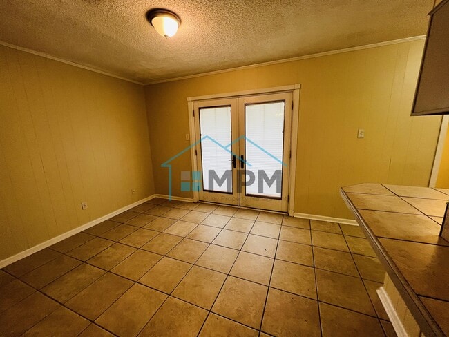 Building Photo - 229 Hillside Cir