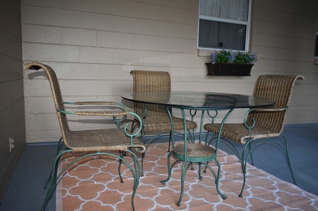 Balcón delantero - 4836 Atlantic Blvd