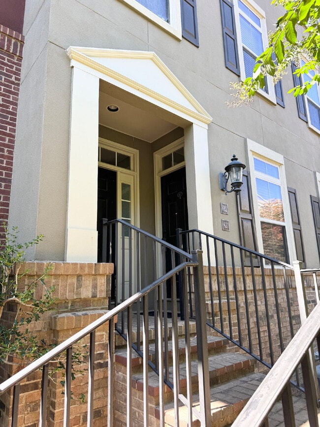 Modern 1-Bed Townhome Near Perimeter Mall ... - Modern 1-Bed Townhome Near Perimeter Mall ...