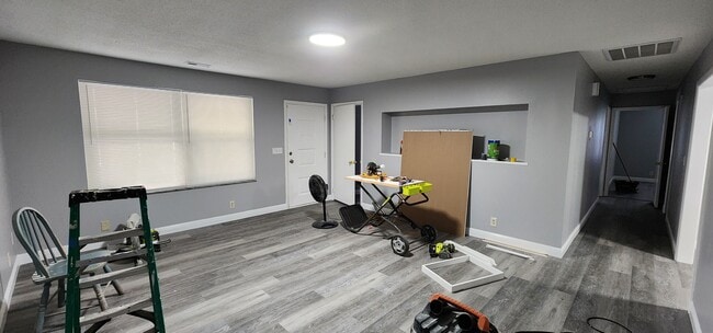 Foto del edificio - 3401 Hazelwood Ln