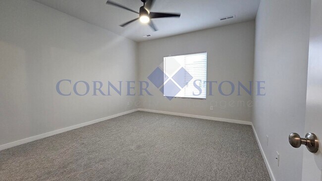 Building Photo - FIRST MONTH RENT FREE WITH FLEXIBLE LEASE ...