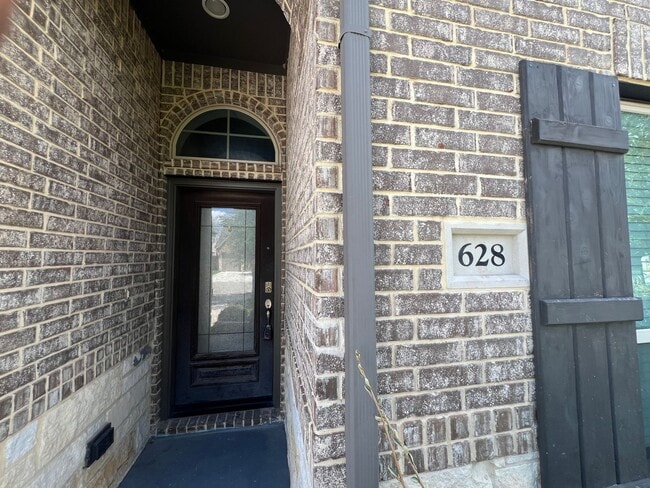 Building Photo - 628 Arroyo Dorado