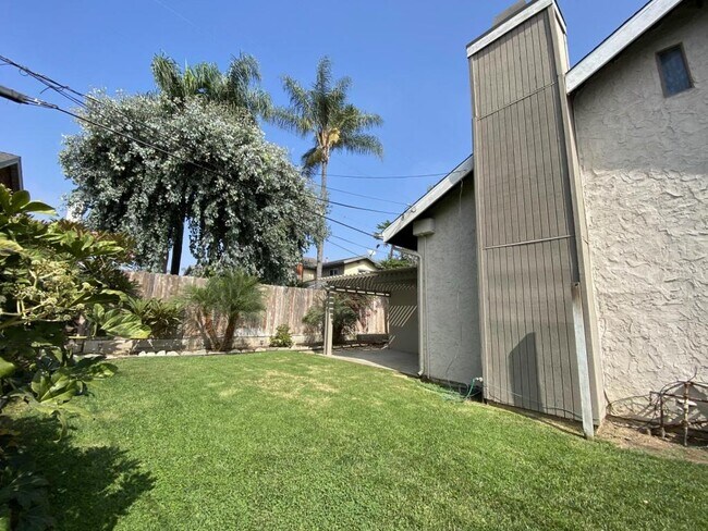 Building Photo - 2195 Canyon Drive #D