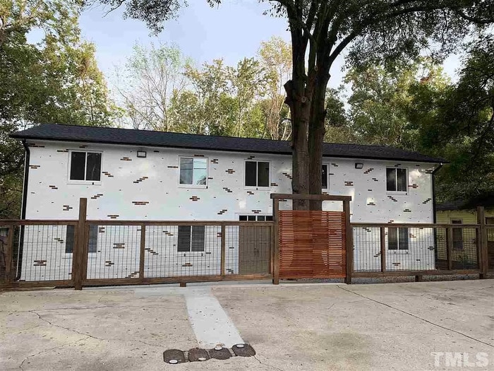 Primary Photo - Renovated Downtown Apartment