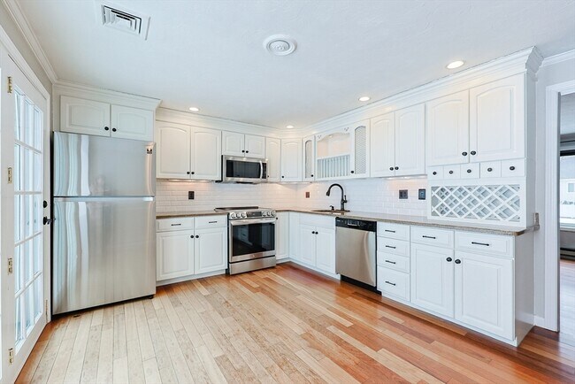 Foto del edificio - 835 Mt Hope St