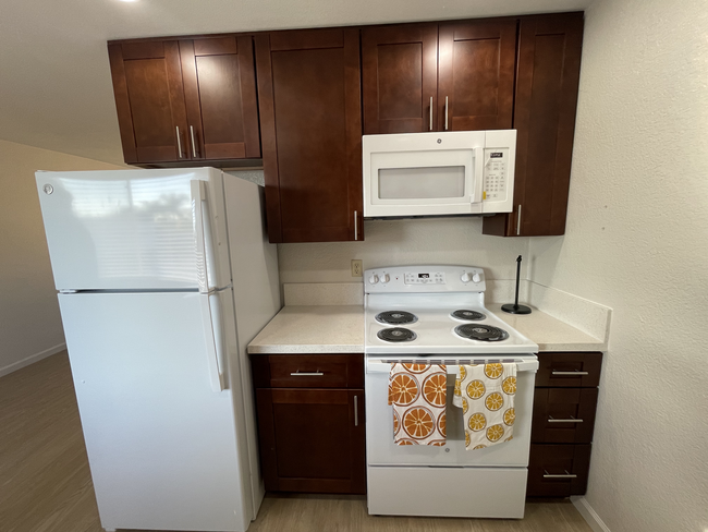 Kitchen - 529-531 E St