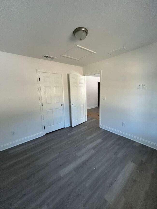 Foto del edificio - 32 Constitution Ave