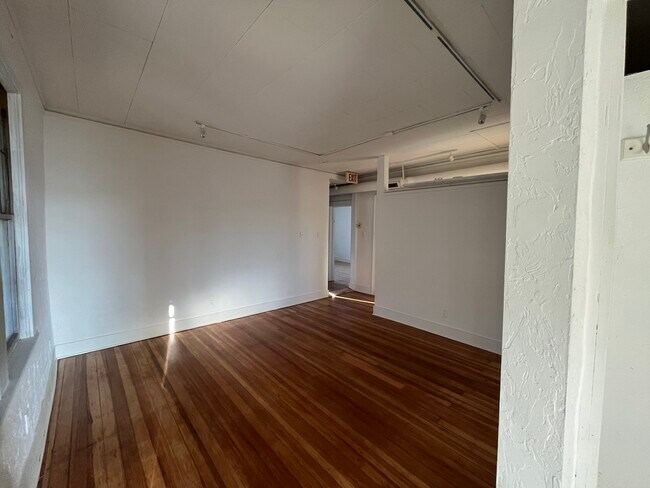 Building Photo - 136 E Saint Paul Ave