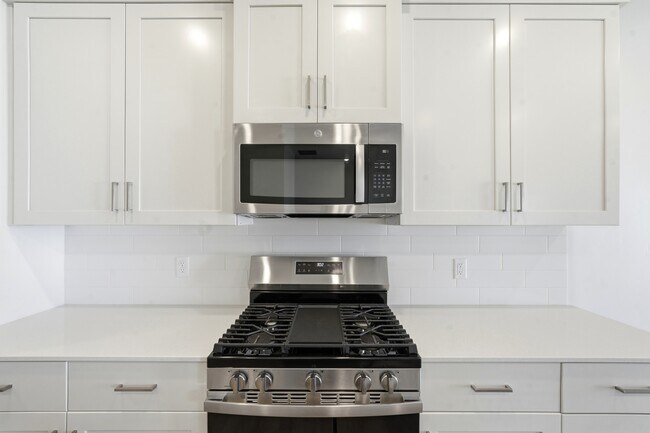 Building Photo - 613 W 550 N