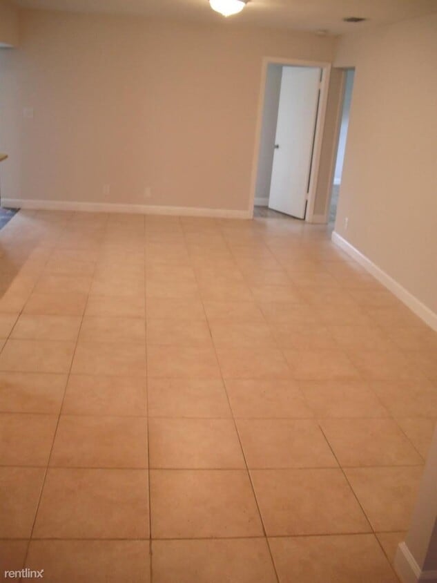 Foto principal - 3 br, 2 bath House - 453 W Conference Dr