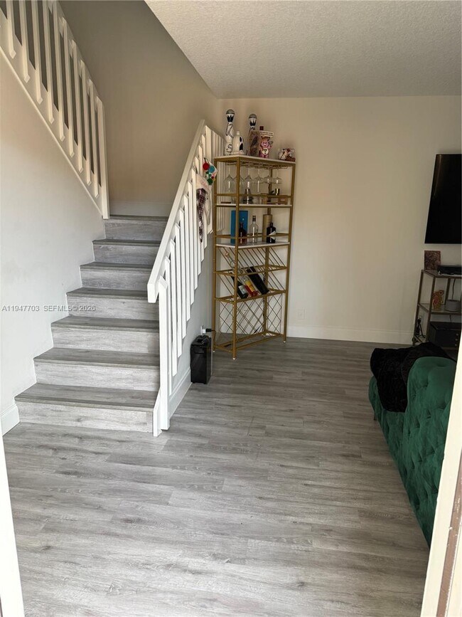 Foto del edificio - 2563 Lakeview Ct