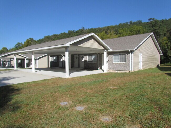 Building Photo - Available July 20th **PET FRIENDLY**