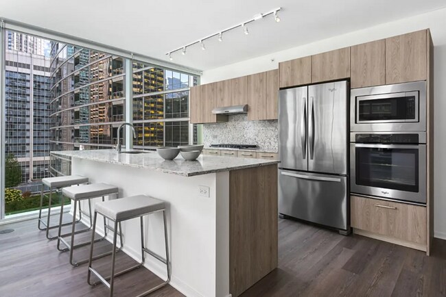 Foto del edificio - 225 E Grand Ave
