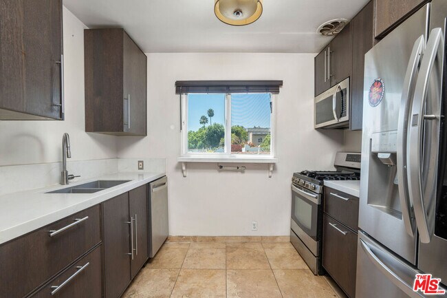 Foto del edificio - 1435 N Fairfax Ave
