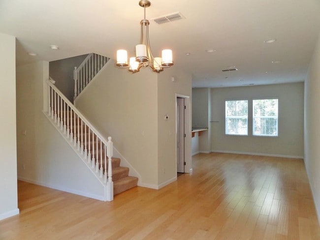 Building Photo - 568 Saco Ter