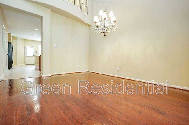 Building Photo - 30 Crocus Petal St