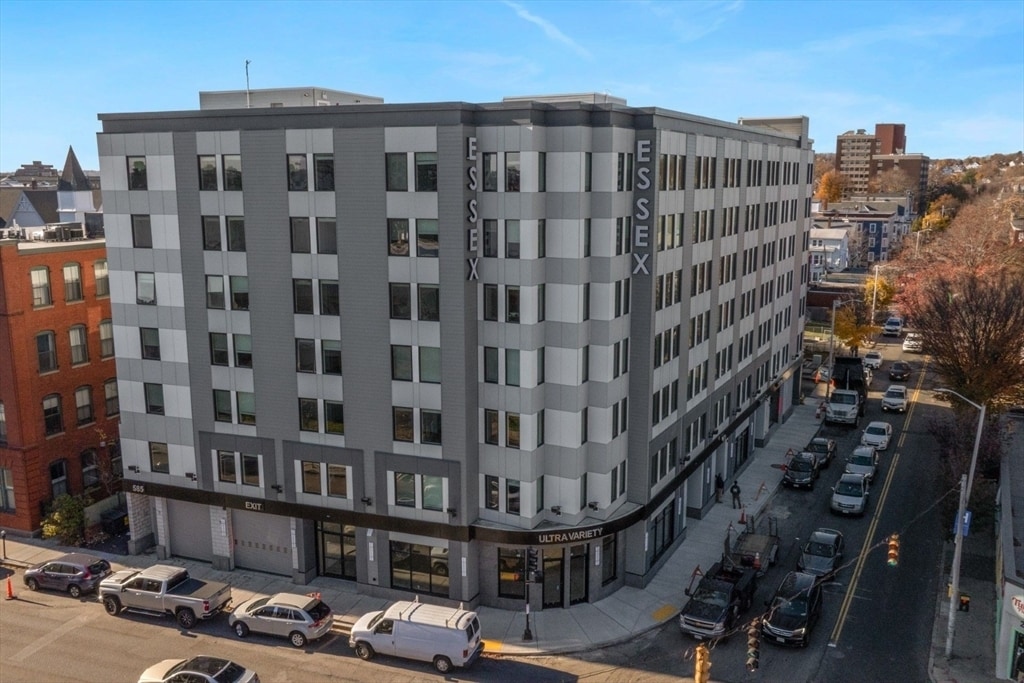 Primary Photo - 585 Essex St
