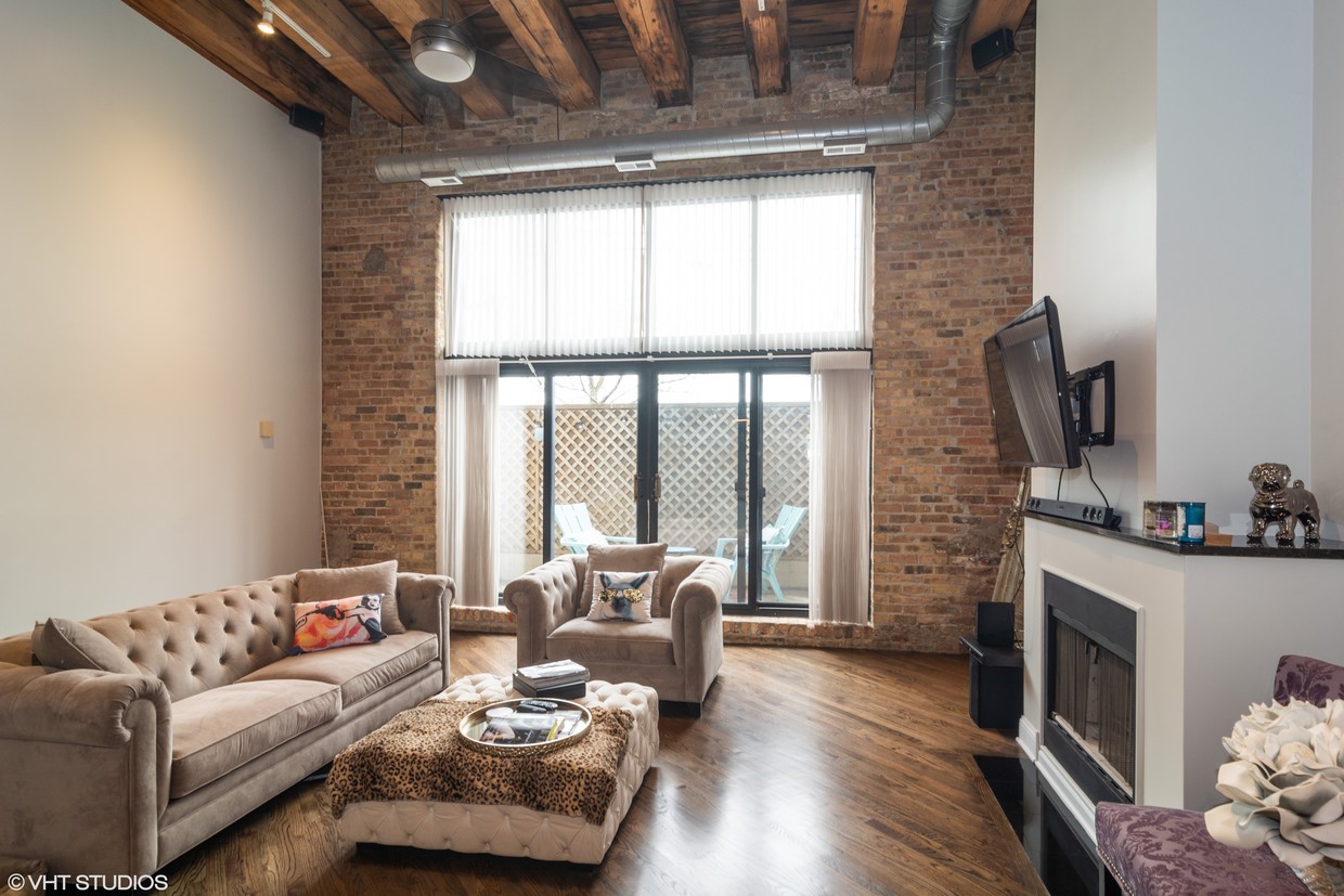 Living Room - 2620 N Clybourn Ave