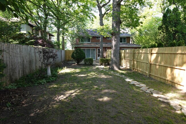 Foto del edificio - 419 Greenleaf Ave