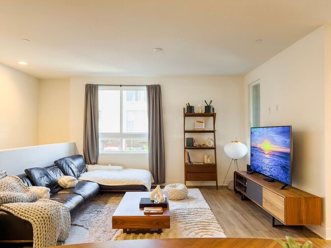 Foto del edificio - 2111 N Cahuenga Blvd