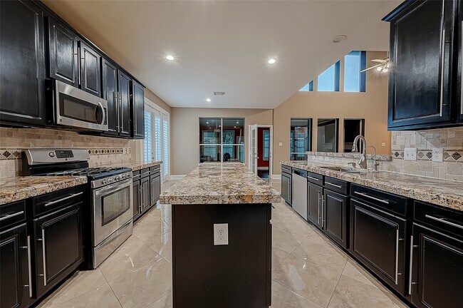 Foto del edificio - 1419 Kyle Hill Ln