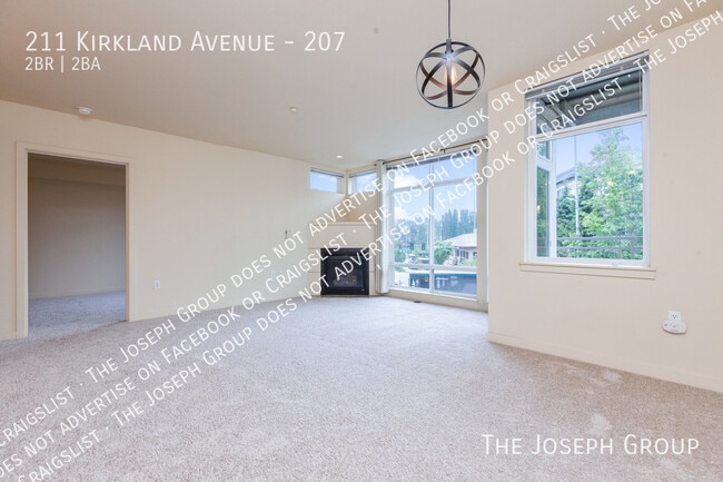Building Photo - 211 Kirkland Ave