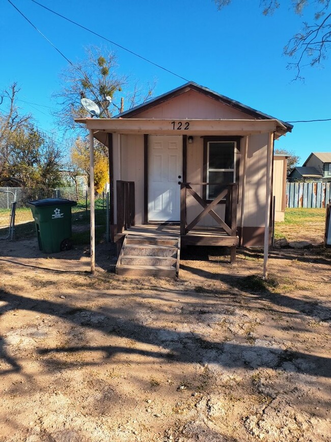 Building Photo - Cute Efficiency Home!!!