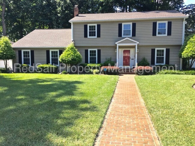 Building Photo - 207 Wendwood Dr