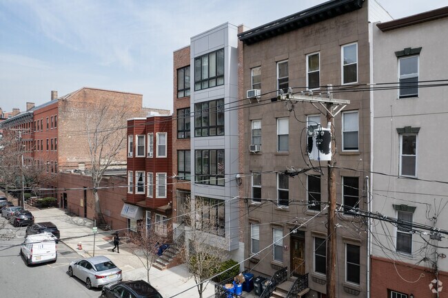 Building Photo - 213 Adams St