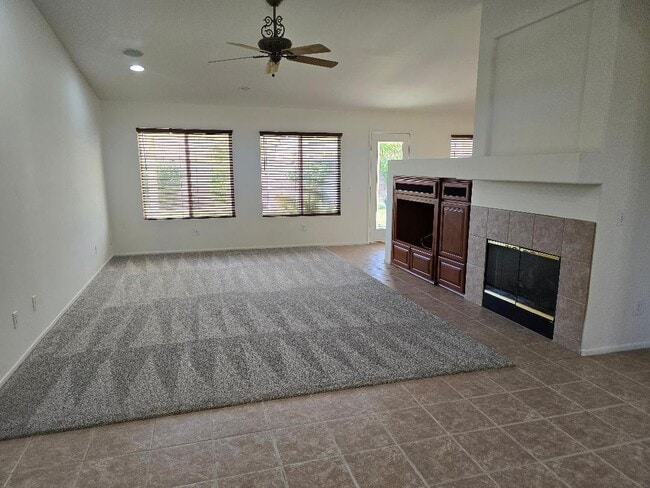 Foto del edificio - 45705-45705 Coldbrook Ln