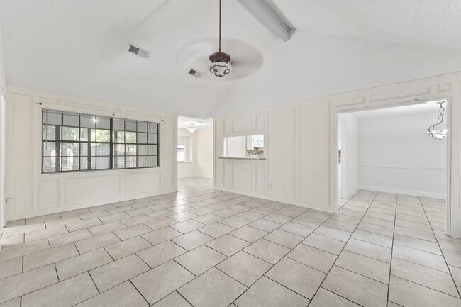 Building Photo - 208 Cliffbrook Ln
