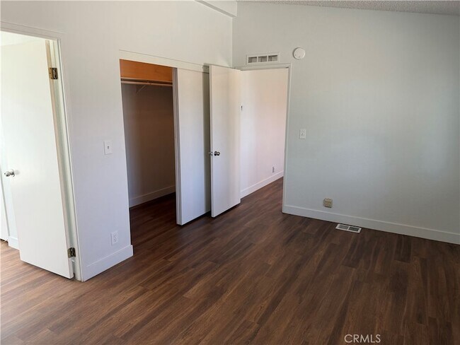 Foto del edificio - 381 Amador Rd